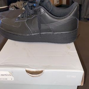 Women’s Air Force 1 ‘07 size 7.5 black